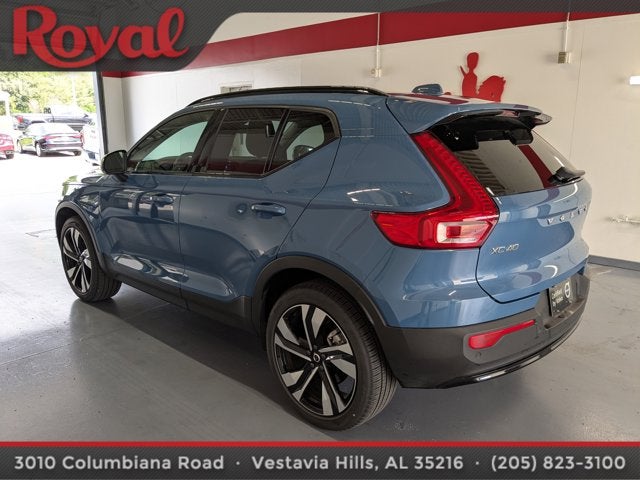 2024 Volvo XC40 Plus Dark Theme