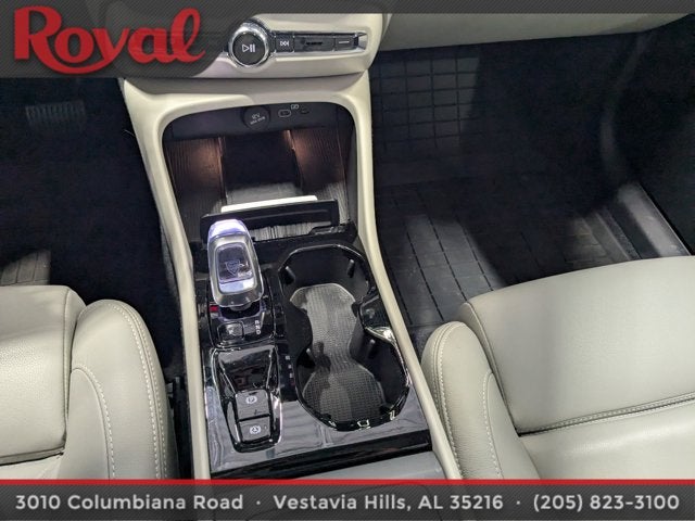 2024 Volvo XC40 Plus Dark Theme