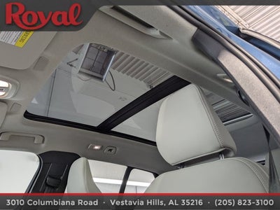 2024 Volvo XC40 Plus Dark Theme