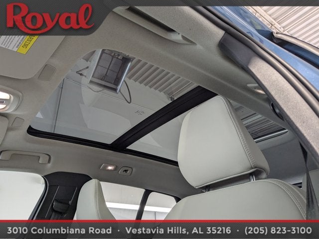 2024 Volvo XC40 Plus Dark Theme