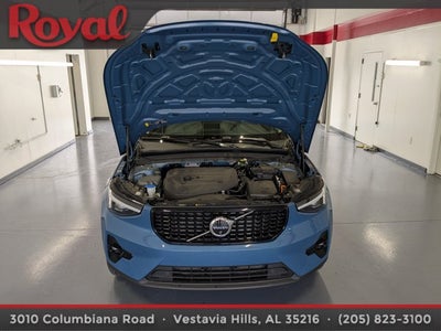 2024 Volvo XC40 Plus Dark Theme