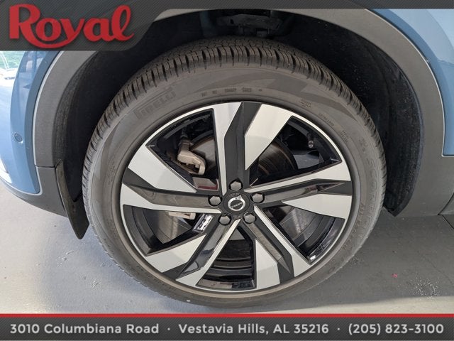 2024 Volvo XC40 Plus Dark Theme