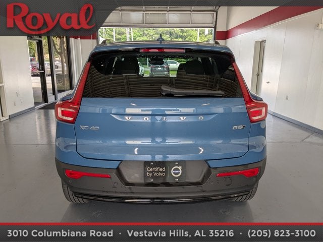 2024 Volvo XC40 Plus Dark Theme