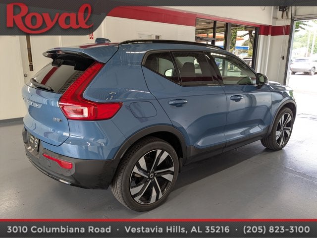 2024 Volvo XC40 Plus Dark Theme