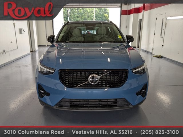 2024 Volvo XC40 Plus Dark Theme