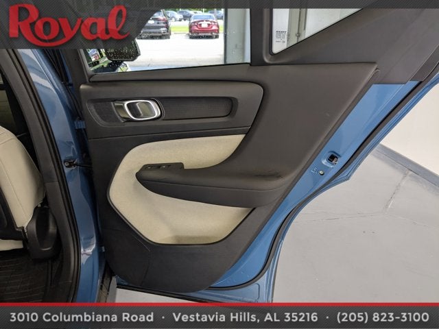 2024 Volvo XC40 Plus Dark Theme