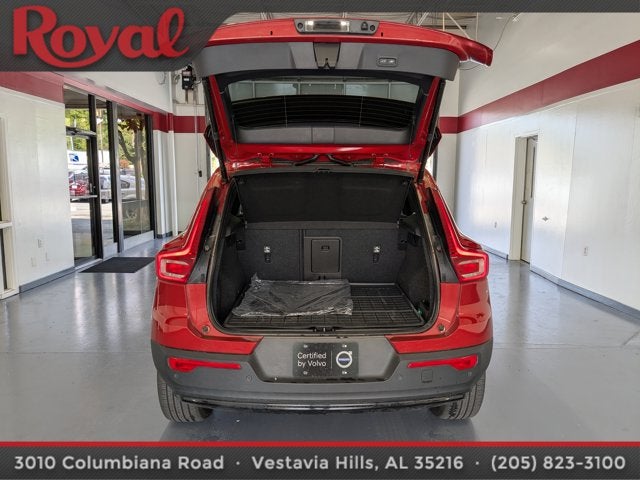 2024 Volvo XC40 Plus Dark Theme