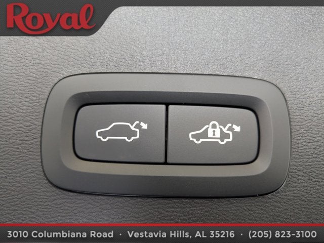 2024 Volvo XC40 Plus Dark Theme