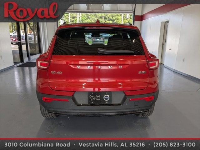 2024 Volvo XC40 Plus Dark Theme