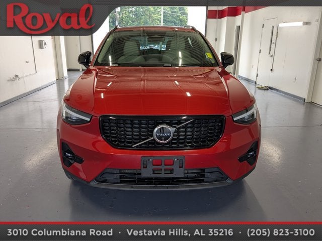 2024 Volvo XC40 Plus Dark Theme